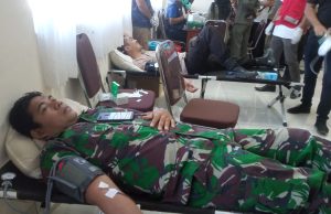 Anggota Kodim 1628/SB Ikuti Donor Darah Dalam Rangka HUT Ke 76 Polri