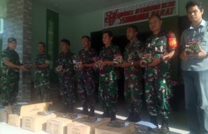 Dandim Bagikan Secara Simbolis Susu Serdadu Kepada Prajurit Kodim 1628/SB