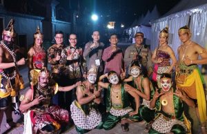 Soegiharto Santoso Apresiasi Pagelaran Wayang Kulit di HUT Bhayangkara Ke-76