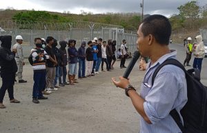 Puluhan Massa Aksi Desak Lima Petinggi PT AMNT Mundur