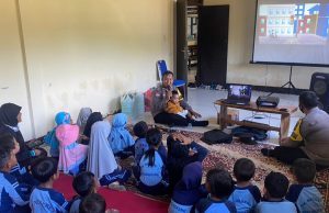 Polisi Sahabat Anak, Polsek Sekongkang Terima Kunjungan Anak TKN 1 Sekongkang