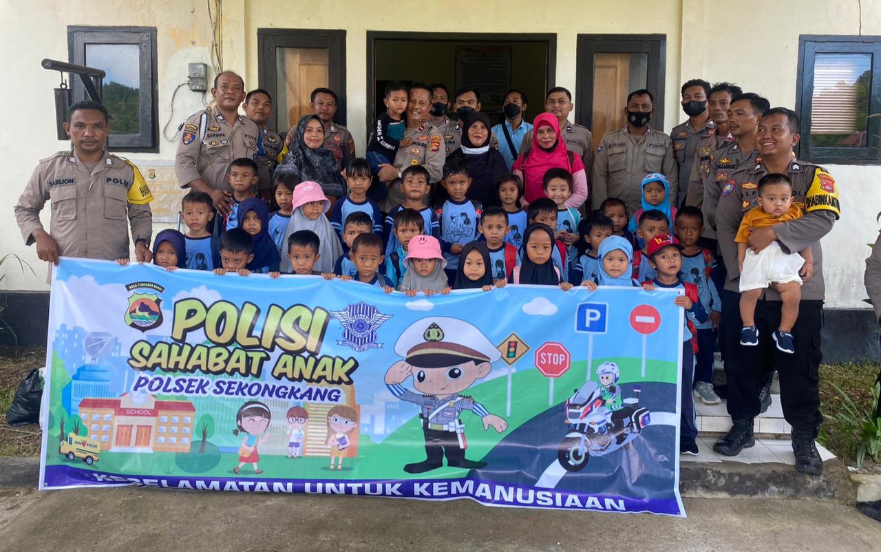 Polisi Sahabat Anak, Polsek Sekongkang Terima Kunjungan Anak TKN 1 Sekongkang