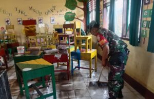 Pasca Puting Beliung, Anggota Kodim 1628 Bersama Warga Gelar Pembersihan