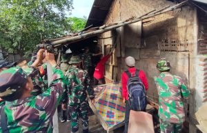 Sambut HUT Korem 162/WB, Kodim KSB Bantu Warga Bedah Rumah Tidak Layak Huni
