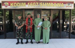 Kodim 1607/Sumbawa Gelar Tradisi Satuan Sambut Kedatangan Dandim Baru