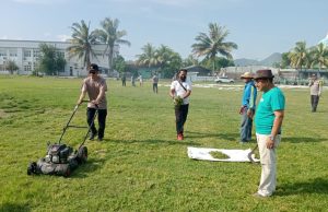 Pastikan Tempat Sholat Eid Bersih, Polsek Maluk Bersama Tokoh Masyarakat Gelar Bakti Sosial