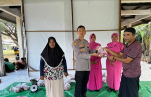 Semangat Berbagi, Polsek Maluk Beserta Ketua Bhayangkari Ranting Maluk Qurban 3 Ekor Sapi