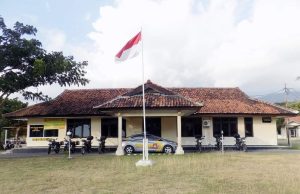 Berikan Pelayanan Prima, Polsek Maluk Bagikan No Hp Darurat