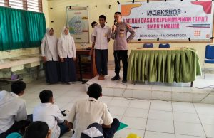 Kompol Tohir Berikan Pembekalan LDK Bagi Siswa SMPN 1 Maluk