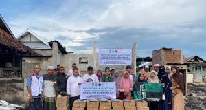 Kolaborasi HMI KSB, FPI, Sanak Boro, dan BSMI Salurkan Bantuan untuk Korban Kebakaran di Alas