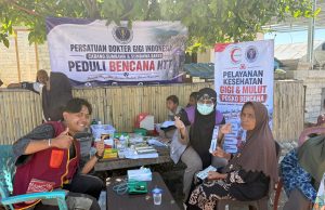 Alumni FKG UNAIR Gelar Pelayanan Gigi Gratis di 12 Titik Terdampak Bencana di Flores